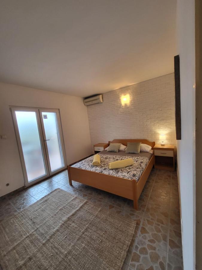 Apartmaniinprimosten Exterior photo